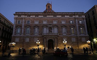 Television crews stand in front of the Palau Generalitat as they wait for the arrival of the Catalonia president Carles Puigdemont, in Barcelona, Spain, October 30, 2017. (AP/Manu Fernandez)