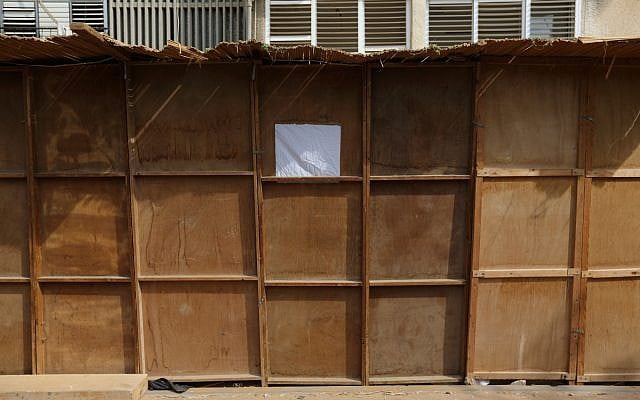An illustrative photo of a sukkah in the Tel Aviv suburb of Bnei Brak on October 8, 2014. (Yaakov Naumi/Flash90) An illustrative photo of a sukkah in the Tel Aviv suburb of Bnei Brak on October 8, 2014. (Yaakov Naumi/Flash90)