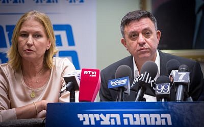 Labor chair Avi Gabbay, right, and Hatnua chair MK Tzipi Livni attend a Zionist Union faction meeting at the Knesset on July 24, 2017. (Miriam Alster/Flash90)