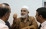 Leader of the northern branch of the Islamic Movement in Israel, Sheikh Raed Salah, arrives at the courthouse, August 21, 2017. (Flash90)