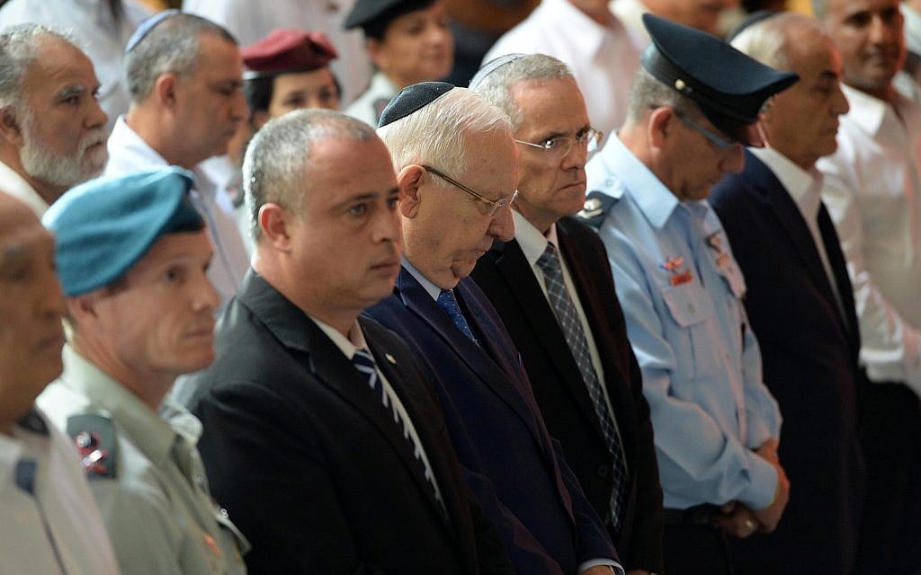 President Reuven Rivlin attends the state ceremony marking 44 years since the Yom Kippur War, held at the military cemetery at Jerusalem's Mount Herzl, on October 1, 2017. (Mark Neyman/GPO)