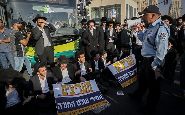 Ultra-Orthodox protesters block roads in Jerusalem as part of anti-draft protests, on October 17, 2017. (Yonatan Sindel/Flash90)