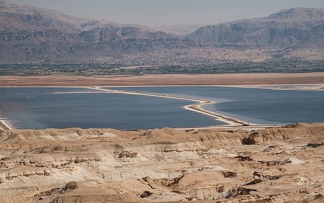 A view of the Dead Sea in southern Israel, on October 18, 2017. (Yaniv Nadav/Flash90)