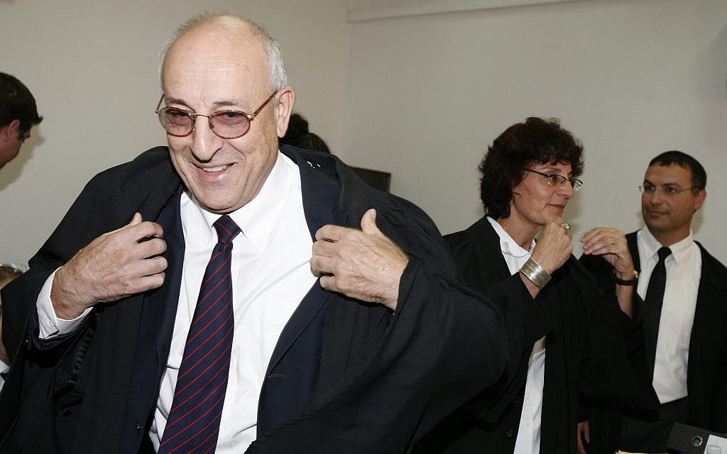 Attorney Yitzhak Molcho at the Jerusalem District Court on October 6, 2008 (Michal Fattal/Flash90)