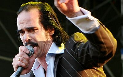 Aussie rocker Nick Cave will perform in Tel Aviv on November 19 and 20, standing up to BDS (CC BY Alterna2, Wikipedia)