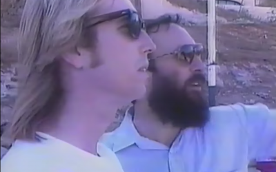 Tom Petty with the Diaspora Yeshiva Band's Avraham Rosenblum, in Jerusalem, 1987  (YouTube screenshot)