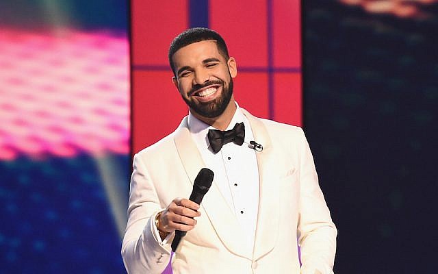 Drake speaking at the 2017 NBA Awards in New York City, June 26, 2017. (Michael Loccisano/Getty Images for TNT) Drake speaking at the 2017 NBA Awards in New York City, June 26, 2017. (Michael Loccisano/Getty Images for TNT)