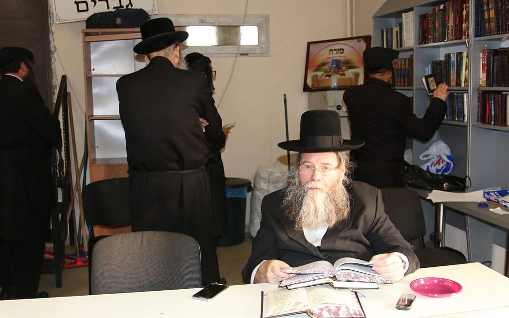 Prayers at the tomb of Rabbi Levi Yitzhak of Berdichev in the town of Medzhybizh. (Shmuel Bar-Am)