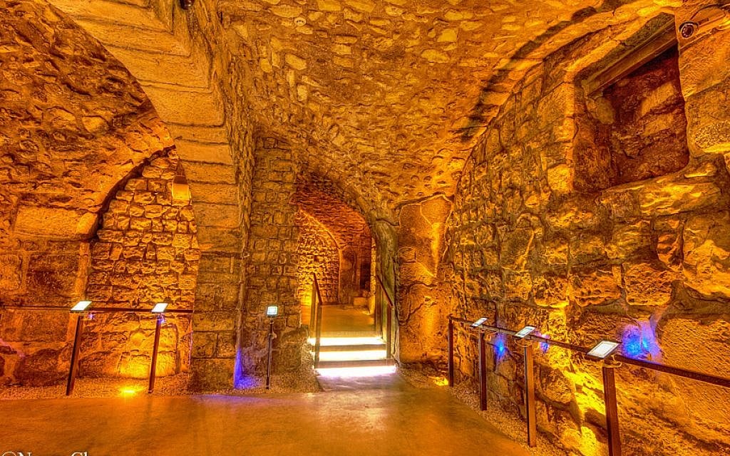 The crossroad between the Mamluk Halls and the Western Wall Tunnels.