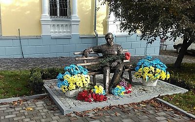 A new statue of the Ukrainian nationalist Symon Petliura, which was unveiled on October 14, 2017 in the Ukrainian city of Vinnitsa. (Courtesy)