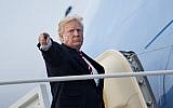 US President Donald Trump boards Air Force One at Andrews Air Force Base on October 7, 2017, in Maryland en route to North Carolina. (AFP PHOTO / Brendan Smialowski)