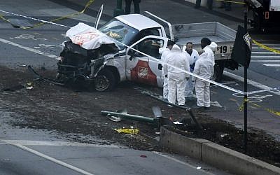 Investigators inspect a truck following a car-ramming attack in New York,  October 31, 2017. (AFP/DON EMMERT)