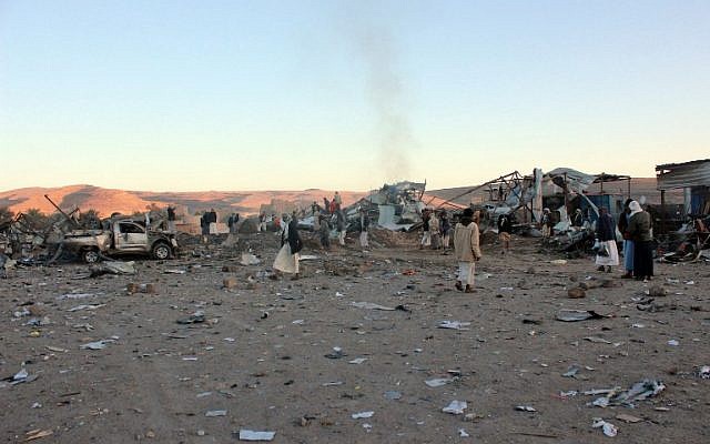 Yemenis gather at the site of an air strike in the northern Yemeni governorate of Saada on November 1, 2017. (AFP Photo/Stringer) Yemenis gather at the site of an air strike in the northern Yemeni governorate of Saada on November 1, 2017. (AFP Photo/Stringer)
