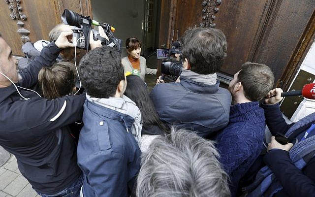 The wife of Paul Bekaert, lawyer of Catalan separatist leader Carles Puigdemont, speaks to the press from the doorstep of their house, following the announcement of the cancelled press conference of Catalan leader, on November 1, 2017, in Tielt.
(AFP PHOTO / BELGA / NICOLAS MAETERLINCK) The wife of Paul Bekaert, lawyer of Catalan separatist leader Carles Puigdemont, speaks to the press from the doorstep of their house, following the announcement of the cancelled press conference of Catalan leader, on November 1, 2017, in Tielt.
(AFP PHOTO / BELGA / NICOLAS MAETERLINCK)