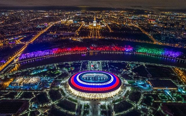 This aerial view taken with a drone shows Luzhniki Stadium and the Moskva River in Moscow on November 4, 2017. (AFP / DMITRY SEREBRYAKOV) This aerial view taken with a drone shows Luzhniki Stadium and the Moskva River in Moscow on November 4, 2017. (AFP / DMITRY SEREBRYAKOV)
