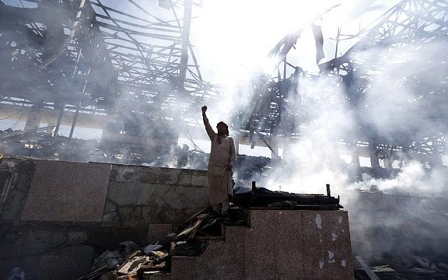 A Yemeni man gestures at the site of an air strike in the capital Sanaa, on November 5, 2017. (AFP/MOHAMMED HUWAIS) A Yemeni man gestures at the site of an air strike in the capital Sanaa, on November 5, 2017. (AFP/MOHAMMED HUWAIS)