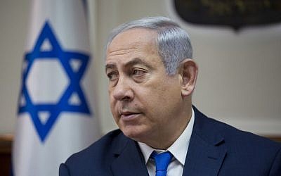 Prime Minister Benjamin Netanyahu chairs the weekly cabinet meeting at his office in Jerusalem on November 7, 2017. (AFP/Pool/Ariel Schalit)