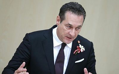 Heinz-Christian Strache, leader of Austria's far-Freedom Party, speaks during the first session of the national assembly since elections, on November 9, 2017, in Vienna. (AFP Photo/APA/Georg Hochmuth)