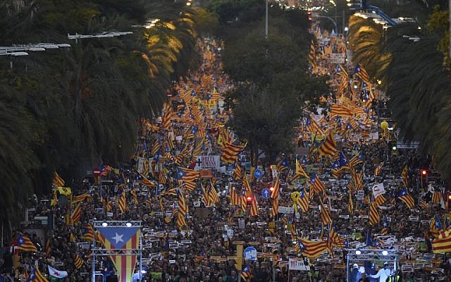 People hold Catalan pro-independence Estelada flags during a demonstration in Barcelona on November 11, 2017 calling for the release of jailed separatist leaders. (AFP PHOTO / Josep LAGO) People hold Catalan pro-independence Estelada flags during a demonstration in Barcelona on November 11, 2017 calling for the release of jailed separatist leaders. (AFP PHOTO / Josep LAGO)