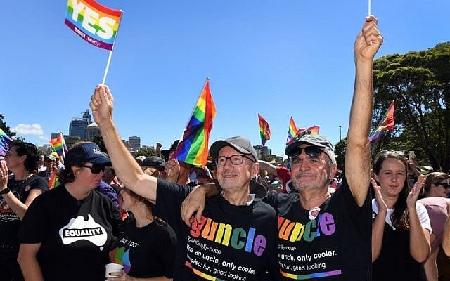 Supporters of the same-sex marriage "Yes" vote gather to celebrate the announcement in a Sydney park on November 15, 2017. (AFP PHOTO / WILLIAM WEST) Supporters of the same-sex marriage "Yes" vote gather to celebrate the announcement in a Sydney park on November 15, 2017. (AFP PHOTO / WILLIAM WEST)