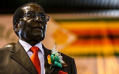 This photo taken on April 7, 2016 shows Zimbabwe President Robert Mugabe attending a meeting with the Zimbabwe National Liberation War Veterans Association in Harare. (AFP PHOTO / Jekesai NJIKIZANA)