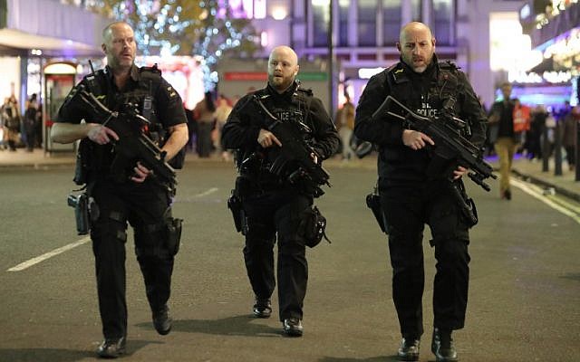 Armed police patrol near Oxford street as they respond to an incident in central London on November 24, 2017. ( AFP PHOTO / Daniel LEAL-OLIVAS) Armed police patrol near Oxford street as they respond to an incident in central London on November 24, 2017. ( AFP PHOTO / Daniel LEAL-OLIVAS)