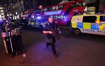 An armed policeman runs down Oxford Street in central London on November 24, 2017. (AFP/Daniel Leal-Olivas) An armed policeman runs down Oxford Street in central London on November 24, 2017. (AFP/Daniel Leal-Olivas)