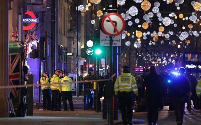 Police set up a cordon outside Oxford Circus underground station as they respond to an incident in central London on November 24, 2017. (AFP PHOTO / Daniel LEAL-OLIVAS Police set up a cordon outside Oxford Circus underground station as they respond to an incident in central London on November 24, 2017. (AFP PHOTO / Daniel LEAL-OLIVAS