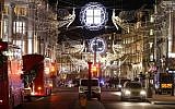 Traffic is halted on Oxford street following an incident in central London on November 24, 2017. (AFP/Daniel LEAL-OLIVAS)