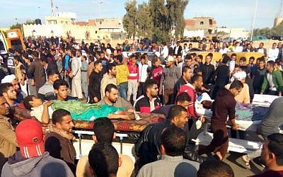 Egyptians carry victims on stretchers following a gun and bombing attack on the Rawda mosque near the North Sinai provincial capital of El-Arish on November 24, 2017. (AFP PHOTO)