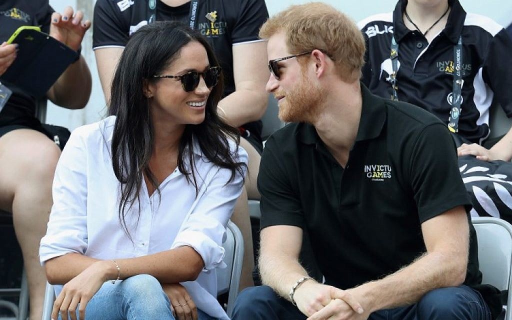 Britain's Prince Harry, right and Meghan Markle attend a Wheelchair Tennis match during the Invictus Games 2017 at Nathan Philips Square  in Toronto, Canada, September 25, 2017. (AFP /GETTY IMAGES NORTH AMERICA/CHRIS JACKSON)