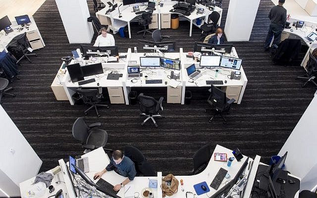 This file photo taken on March 3, 2016 shows a view of the newsroom in the Washington Post's building in Washington, DC. ( AFP PHOTO Brendan Smialowski) This file photo taken on March 3, 2016 shows a view of the newsroom in the Washington Post's building in Washington, DC. ( AFP PHOTO Brendan Smialowski)