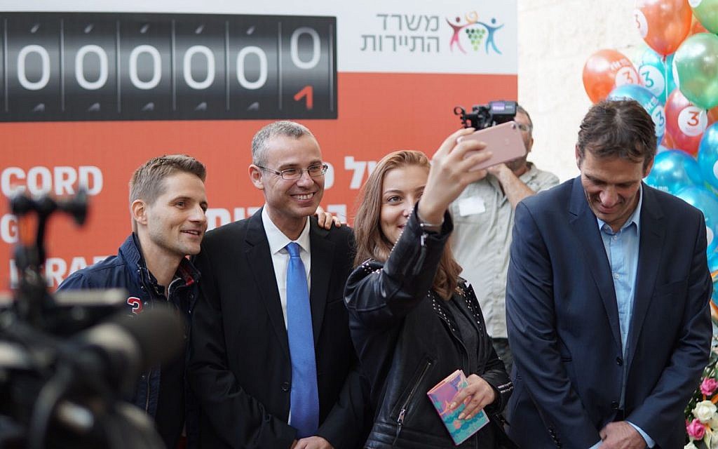 Ioana Isac from Romania (C), Israel's 3 millionth tourist of 2017 at Ben Gurion Airport, November 7, 2017. (Doron Barsky)