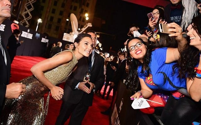 Actor Gal Gadot, left, takes selfies with fans during the premiere of Warner Bros. Pictures' 'Justice League' at Dolby Theatre on November 13, 2017 in Hollywood, California. (Emma McIntyre/Getty Images/AFP) Actor Gal Gadot, left, takes selfies with fans during the premiere of Warner Bros. Pictures' 'Justice League' at Dolby Theatre on November 13, 2017 in Hollywood, California. (Emma McIntyre/Getty Images/AFP)