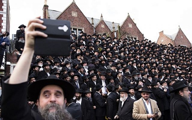 Hasidic rabbis prepare to pose a group photo, part of the annual International Conference of Chabad-Lubavitch Emissaries, in front of the group's World Headquarters, November 19, 2017, in Crown Heights, Brooklyn, New York. (Amir Levy/Getty Images/AFP) Hasidic rabbis prepare to pose a group photo, part of the annual International Conference of Chabad-Lubavitch Emissaries, in front of the group's World Headquarters, November 19, 2017, in Crown Heights, Brooklyn, New York. (Amir Levy/Getty Images/AFP)