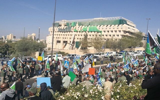 Jewish National Fund workers protesting a bill that would transfer $570 million to state coffers in return for the organization retaining tax exempt status, Jerusalem, November 12, 2017. (KKL-JNF) Jewish National Fund workers protesting a bill that would transfer $570 million to state coffers in return for the organization retaining tax exempt status, Jerusalem, November 12, 2017. (KKL-JNF)