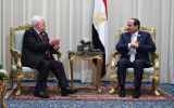 Palestinian Authority President Mahmoud Abbas (left) meets with Egyptian President Abdel-Fattah el-Sissi in Sharm el-Sheikh on November 6, 2017.  (Thaer Ghanaim / Wafa)