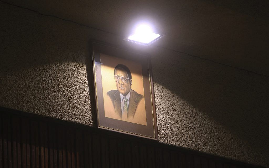 A portrait of Zimbabwean President Robert Mugabe hangs at the ZANU PF party headquarters in Harare, Sunday Nov, 19, 2017 (AP Photo/Tsvangirayi Mukwazhi)