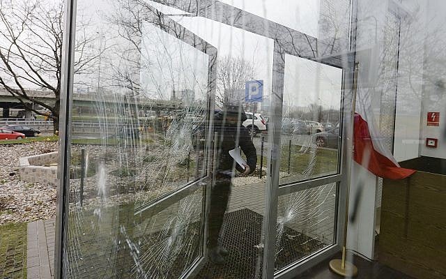 Police gather evidence after unknown perpetrators broke windows at the Muslim Cultural Center in Warsaw, Poland, November 27, 2017. (AP Photo/Czarek Sokolowski) Police gather evidence after unknown perpetrators broke windows at the Muslim Cultural Center in Warsaw, Poland, November 27, 2017. (AP Photo/Czarek Sokolowski)