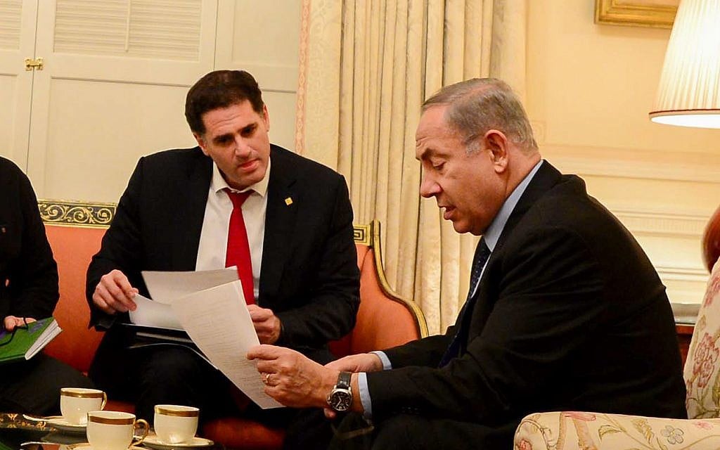 Prime Minister Benjamin Netanyahu (R) with Israel's Ambassador to the US Ron Dermer, at the president's guest house, in Washington, DC, February 14, 2017. (Avi Ohayon/ GPO/ File)