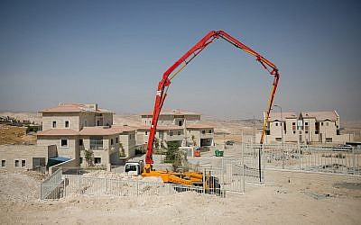 An illustrative photo of the construction of new houses in the West Bank settlement of Ma'ale Adumim, on September 25, 2017. (Miriam Alster/Flash90)