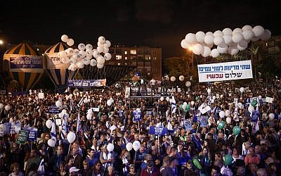 Israelis attend a rally marking 22 years since the assassination of prime Minister Yitzhak Rabin, at Tel Aviv's Rabin Square on November 4, 2017. (Miriam Alster/Flash90)