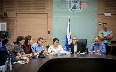 The Knesset Finance Committee  meets in the Knesset, Jerusalem, November 8, 2017. (Yonatan Sindel/Flash90)