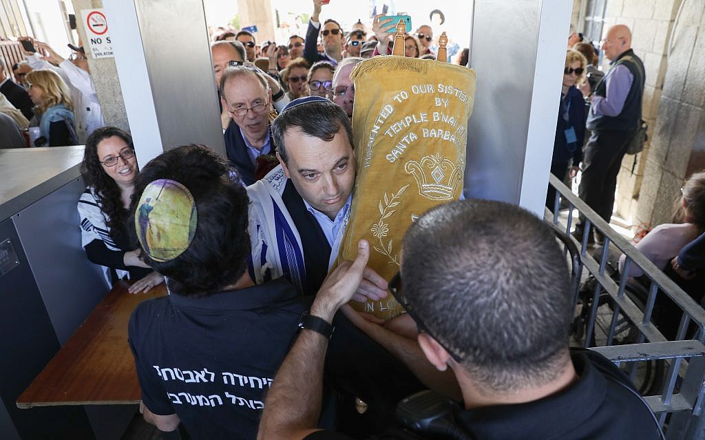 Members of the Reform movement confront police and security guards while trying to enter the public square in front of the Western Wall, in Jerusalem's Old City, November 16, 2017. (Noam Rivkin Fenton/Flash90) Members of the Reform movement confront police and security guards while trying to enter the public square in front of the Western Wall, in Jerusalem's Old City, November 16, 2017. (Noam Rivkin Fenton/Flash90)