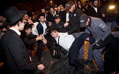 Ultra-Orthodox Jewish men protest against the army draft, at the entrance to Jerusalem, November 19, 2017. (Yonatan Sindel/Flash90)