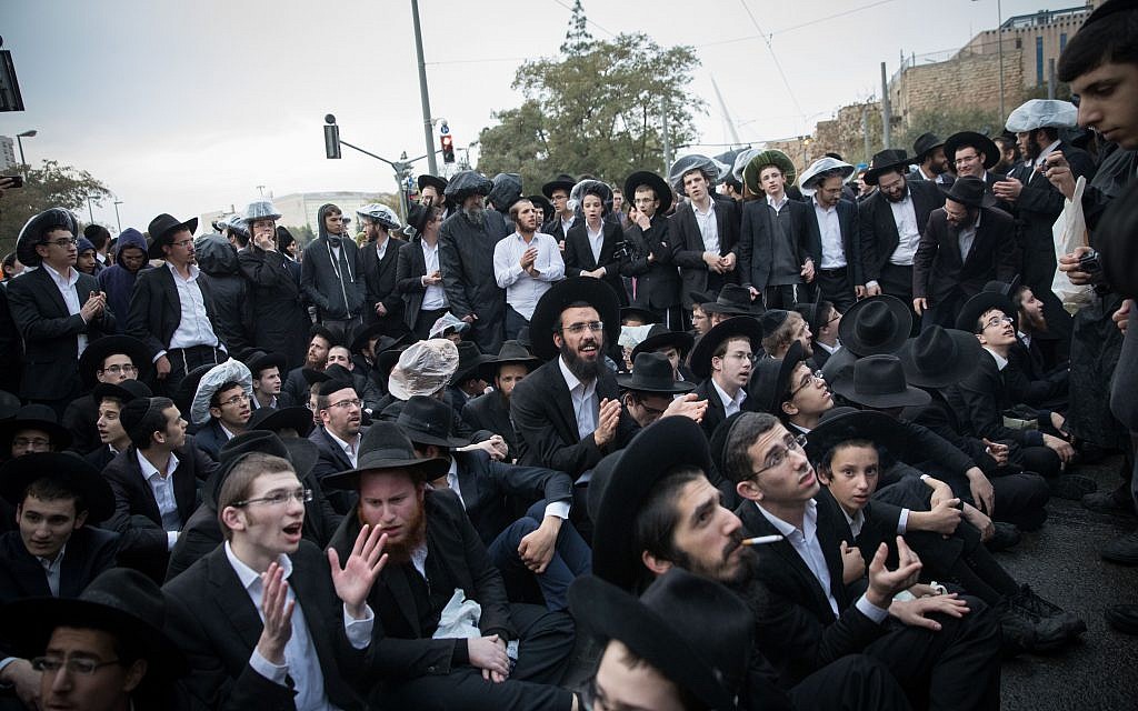 Extremist ultra-Orthodox demonstrators, protesting against the army draft, block the entrance to Jerusalem on November 26, 2017. (Flash90) Extremist ultra-Orthodox demonstrators, protesting against the army draft, block the entrance to Jerusalem on November 26, 2017. (Flash90)