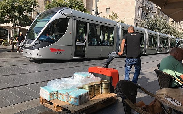 The Jerusalem light rail in downtown Jerusalem, September 20, 2017. (Stuart Winer/Times of Israel) The Jerusalem light rail in downtown Jerusalem, September 20, 2017. (Stuart Winer/Times of Israel)