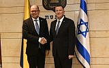 Swedish Parliament speaker Urban Ahlin, left, with Knesset speaker Yuli Edelstein, at the Knesset in Jerusalem, November 15, 2017 (Jorge Novominsky)