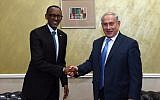 PM Netanyahu, left, with Rwandan President Paul Kagame in Nairobi, Kenya, November 28, 2017 (Haim Tzach/GPO)