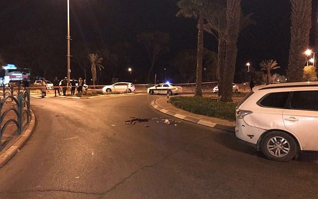 Police units respond to an apparent terror attack in the southern city of Arad on November 30, 2017. (Israel Police) Police units respond to an apparent terror attack in the southern city of Arad on November 30, 2017. (Israel Police)